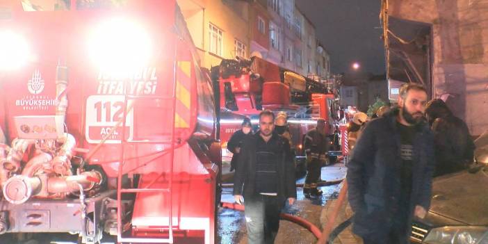 Çatı katında çıkan yangında 3 bina hasar gördü