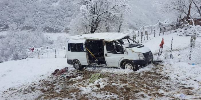 Öğrenci servisi takla attı: 1 ölü, 7 yaralı