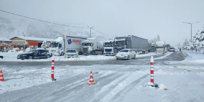 Konya'da kar esareti: Yolcular terminalde uyudu