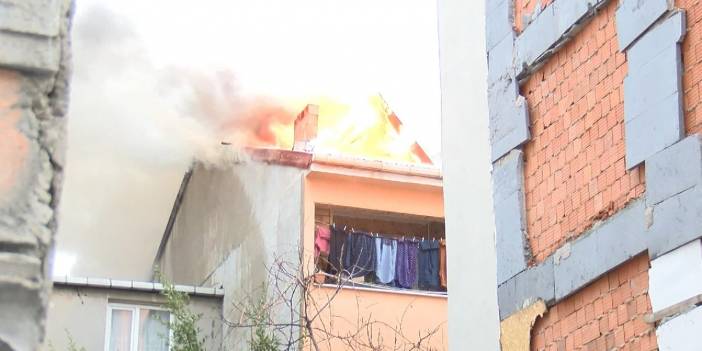 4 katlı binanın çatı katında yangın çıktı