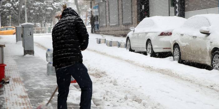 Van'da 318 yerleşim yeri ulaşıma kapandı