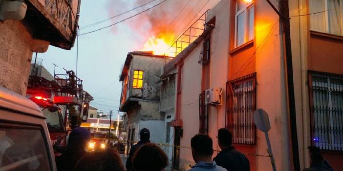 Yalnız yaşayan kişiyi yangından komşuları kurtardı