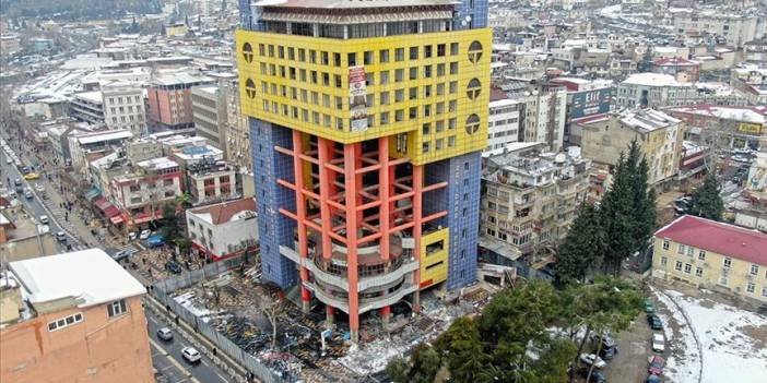 'Dünyanın en saçma binası' çürük çıktı
