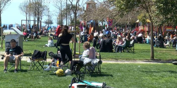 Güneşli havayı görenler sahilleri doldurdu