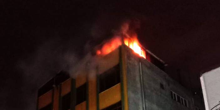 Avcılar'da metal kaplama fabrikasında yangın