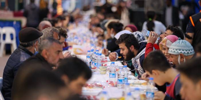 Buca Belediyesi’nden 2 bin kişilik iftar yemeği