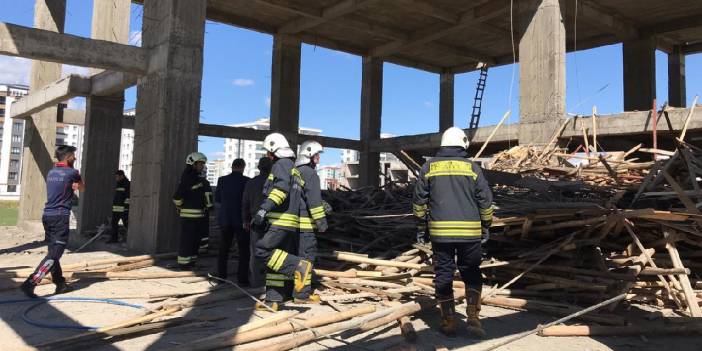 İnşaat çöktü: İşçiler enkaz altında kaldı