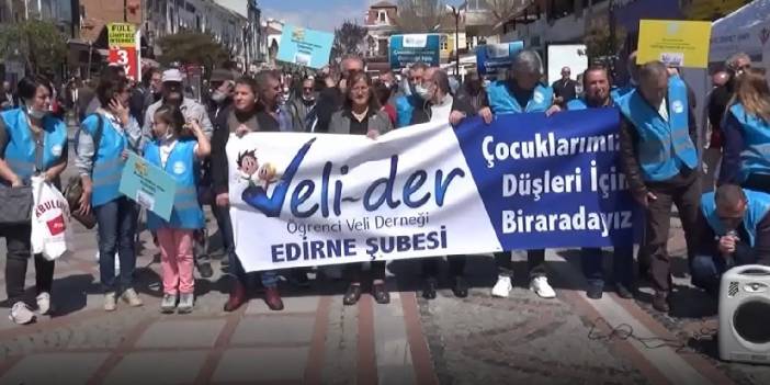 Veli-Der çocukların beslenme sorunu için meydanlara çıktı