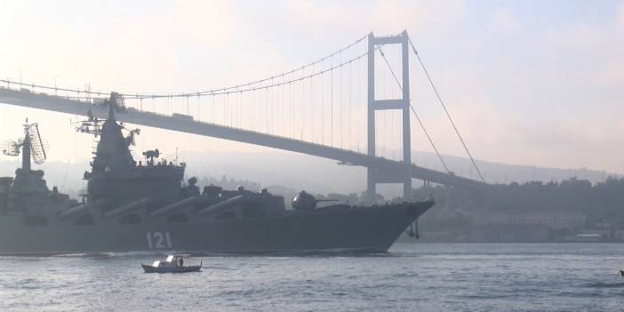 Rusya'nın batan amiral gemisi Boğaz'dan geçerken görüntülenmişti