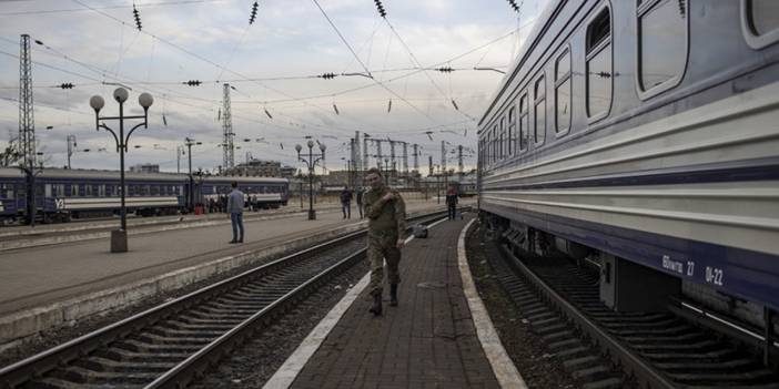 Ukrayna'da 5 tren istasyonu vuruldu: Ölü ve yaralılar var