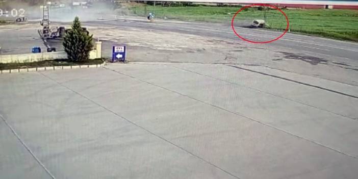 Araç, elektrik direğine çarptı: 4 yaralı