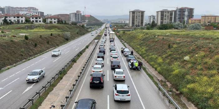 43 ilin geçiş noktasında trafik kilitlendi