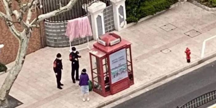 Şanghay'ın bitmeyen karantinası: Telefon kulübesinde yaşadı