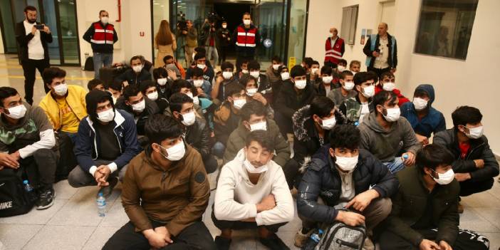 Afganistan ve Pakistan uyruklu 213 göçmen sınırdışı edildi