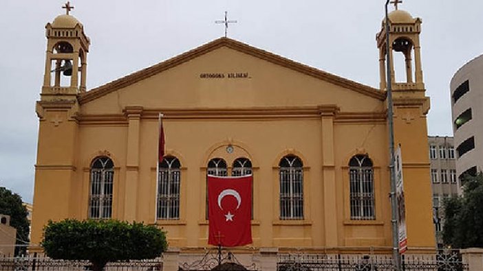 Kiliseden Zeytin Dalı Harekatı için Türk Bayraklı destek!