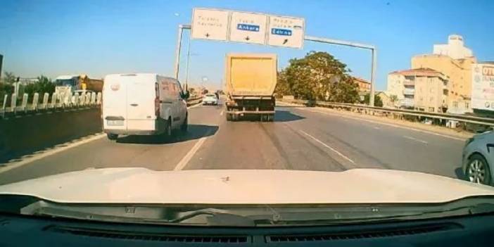 Kamyonla bariyer arasında kalmaktan son anda kurtuldu