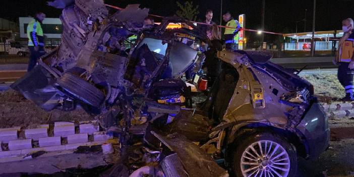 Ağaca çarpan araç parçalandı: Astsubay hayatını kaybetti