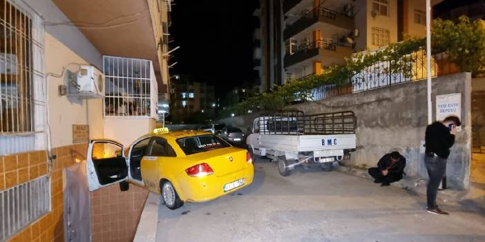 Kavgayı ayırırken taksisi çalındı
