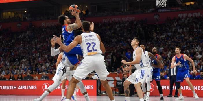 Üst üste 2. kez Avrupa basketbolunun en büyüğü ANADOLU EFES!