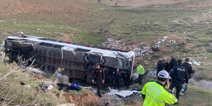 Öğrencileri taşıyan otobüs devrildi: 2 ölü, 42 yaralı