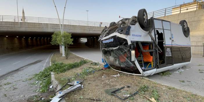 Dolmuş 5 metreden alt geçide düştü: 1 yaralı