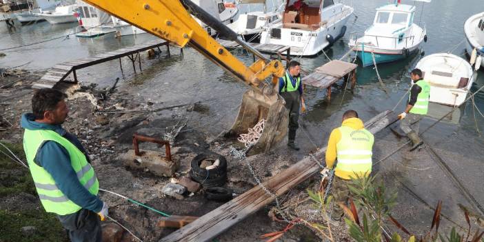 Bodrum'da kaçak iskeleler yıkılıyor