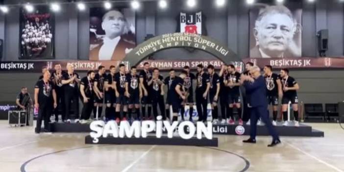 Beşiktaş Hentbol Takımı, şampiyonluk kupasını aldı