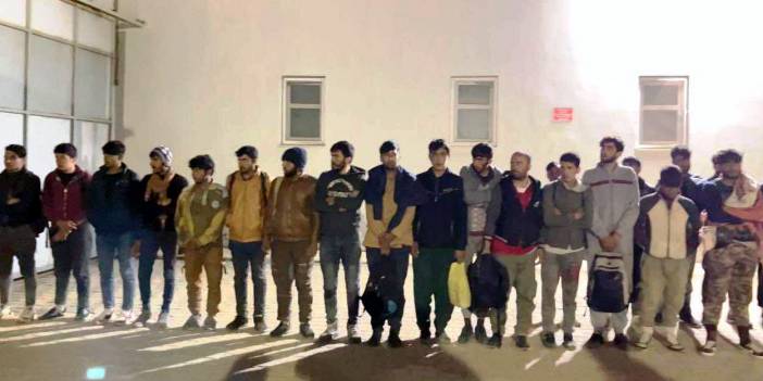 Minibüsten 42 kaçak göçmen çıktı