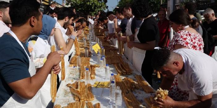 10 dakikada 15 metre böreği yedi: 3 bin liranın sahibi oldu