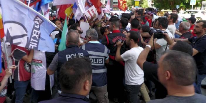 A comemoração de Gezi em Izmir começou tensa e terminou com um concerto