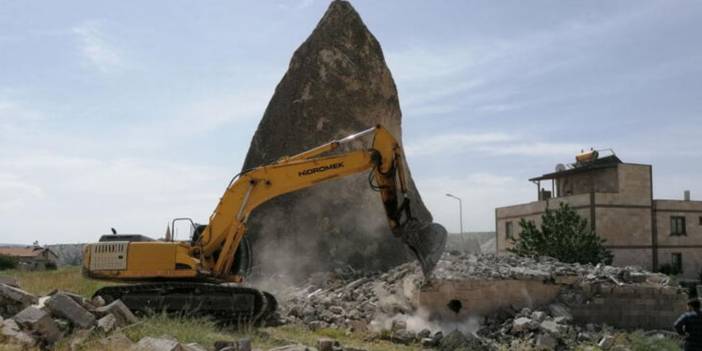 Kapadokya'da kaçak yapılara kepçe