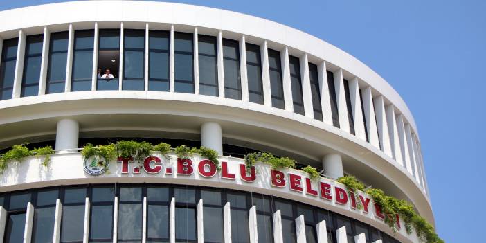 Tanju Özcan'dan kendisini protesto edenlere danslı karşılık