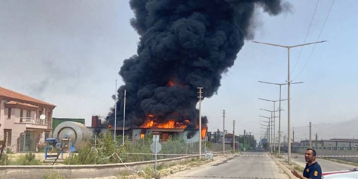 Niğde'de atık yağ geri dönüşüm tesisinde yangın