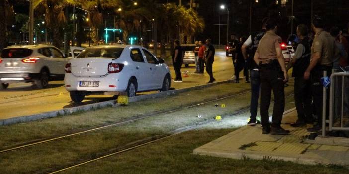İzmir'de otomobile silahlı saldırı: 1 ölü, 1 yaralı