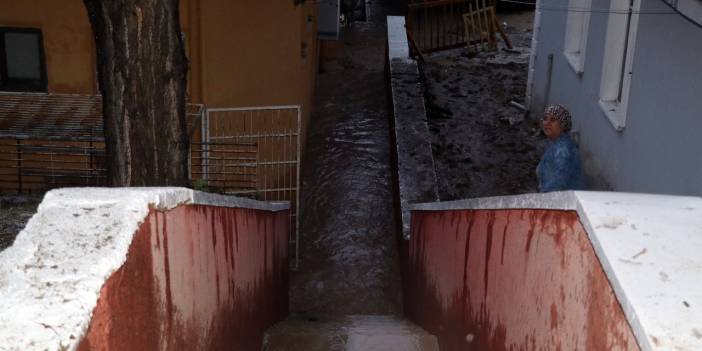 Yağmur suyuyla dolan evde ölen bedensel engelli kız, toprağa verildi