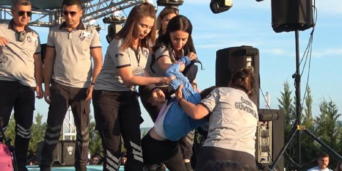 Ablası Gülistan'ın mezuniyetinde konuşmak istedi, yaka paça sahneden atıldı