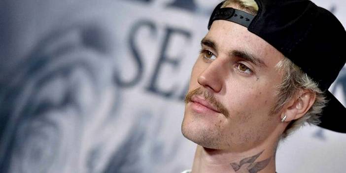 Justin Bieber yüz felci geçirdi