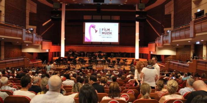 2’inci İzmir Uluslararası Film ve Müzik Festivali başladı