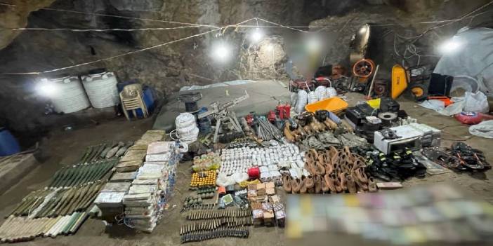Pençe-Kilit'te çok sayıda silah ve mühimmat ele geçirildi
