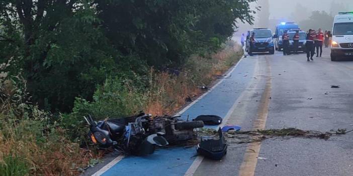 Otomobilin çarptığı motosikletteki 2 kişi öldü