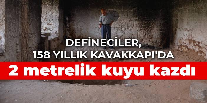 Defineciler, 158 yıllık Kavakkapı'da 2 metrelik kuyu kazdı