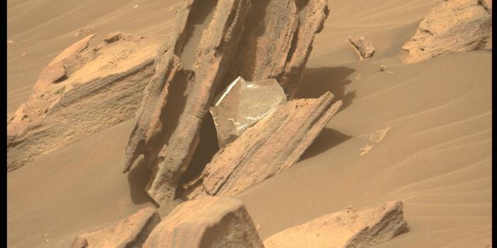 NASA'nın uzay aracı Mars'ın yüzeyinde çöp tespit buldu