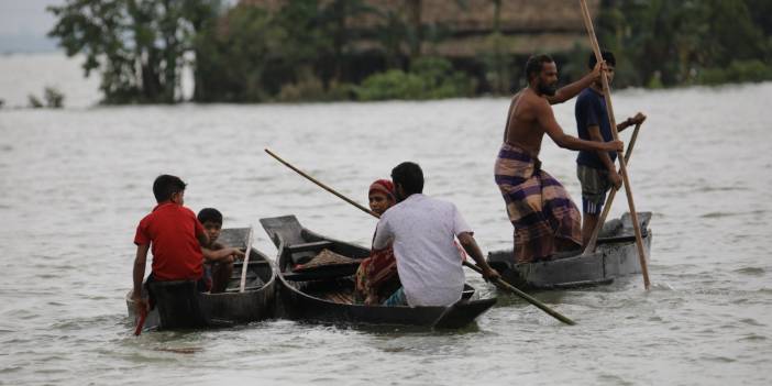 Bangladeş'te insani kriz büyüyor: Temiz su ve gıdaya erişim zorlaştı