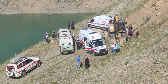 Kum ocağındaki gölete giren 5 çocuktan 2'si boğuldu