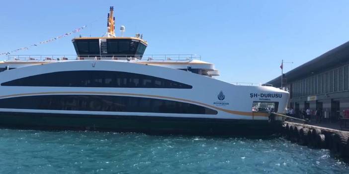 Karaköy'de vapur iskeleye çarptı: Yaralılar var