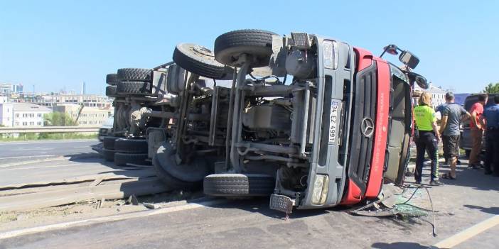 Beylikdüzü’nde beton mikseri devrildi