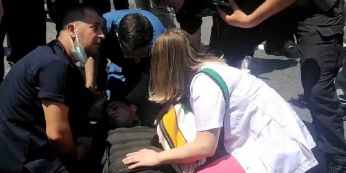 Biber gazı sıkılan doktorlardan fenalaşan polise ilk yardım