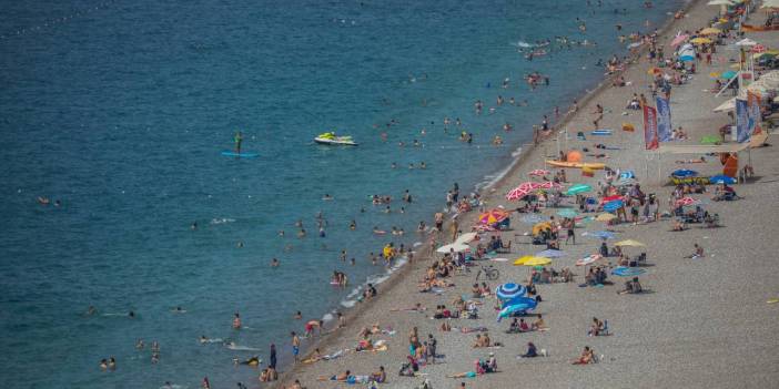 Konyaaltı Sahili doldu taştı