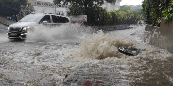 Sarıyer'i sağanak vurdu