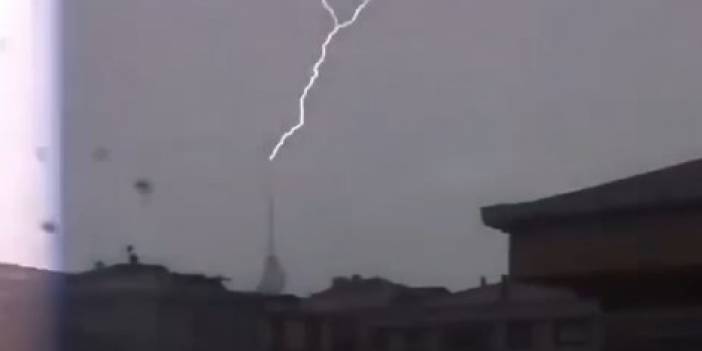 Çamlıca Kulesine yıldırım düştü